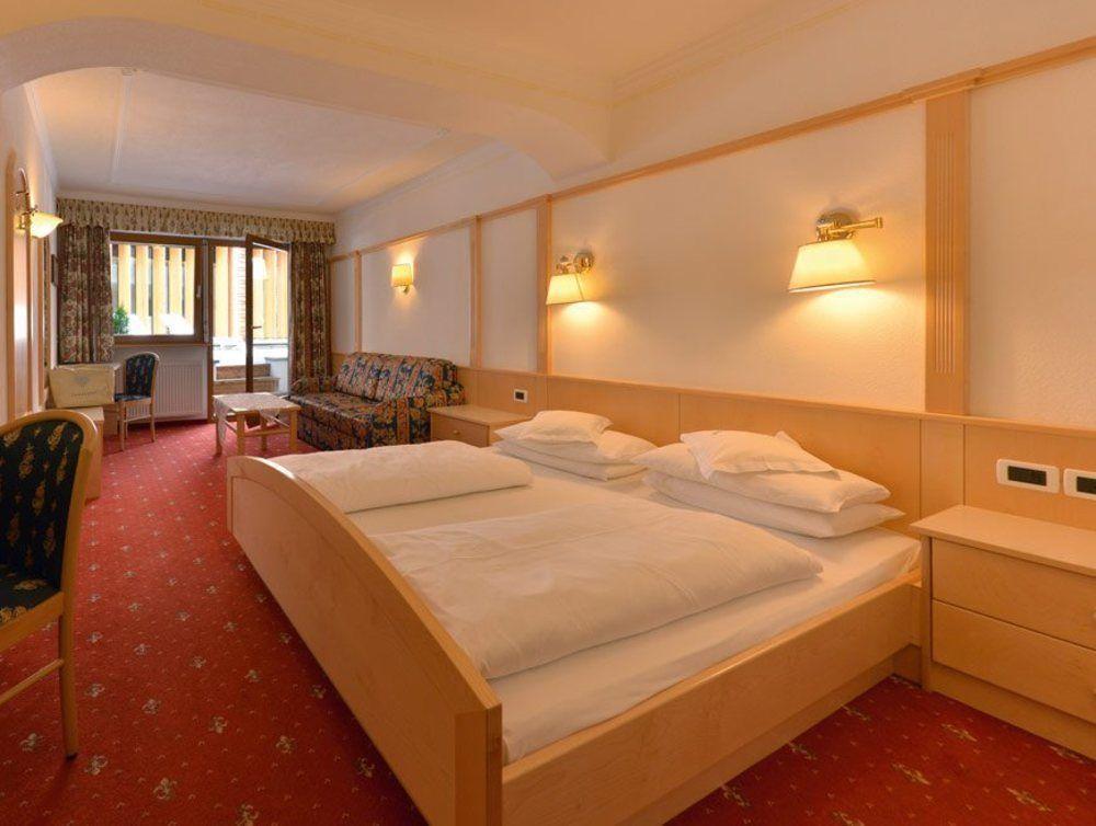 Hotel Diamant San Cassiano  Exteriör bild