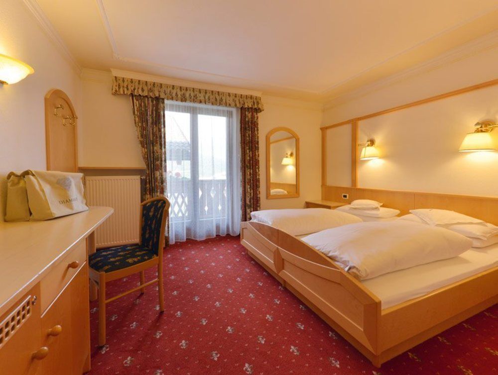 Hotel Diamant San Cassiano  Exteriör bild