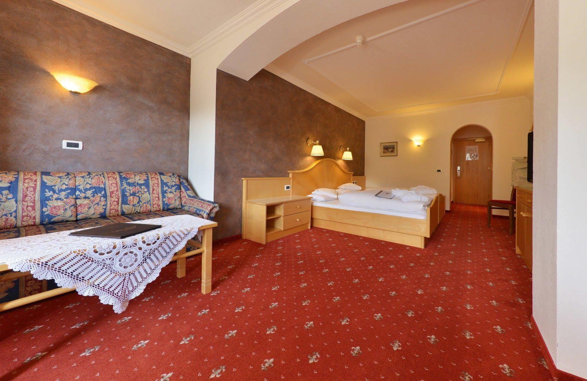 Hotel Diamant San Cassiano  Exteriör bild