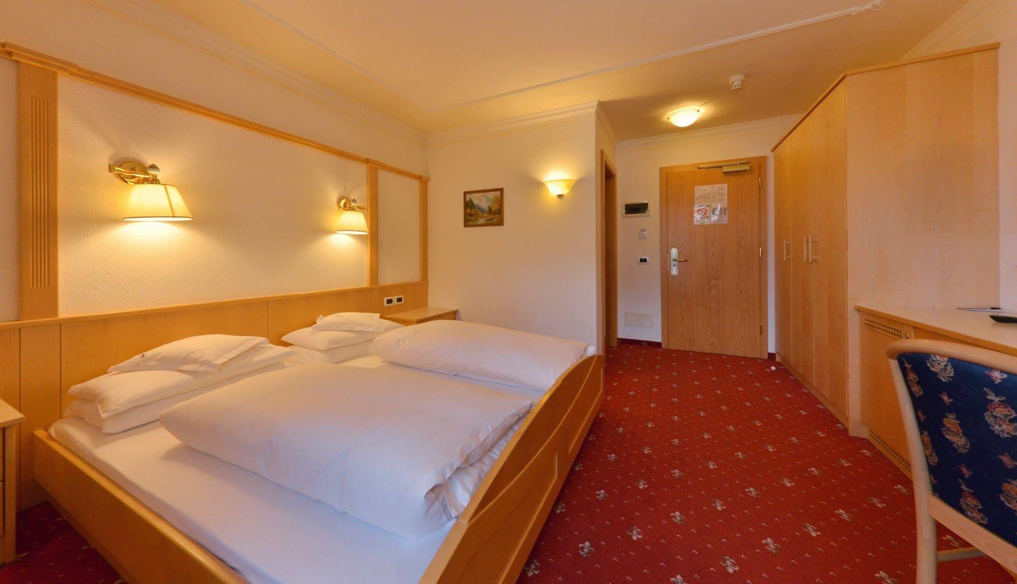 Hotel Diamant San Cassiano  Exteriör bild